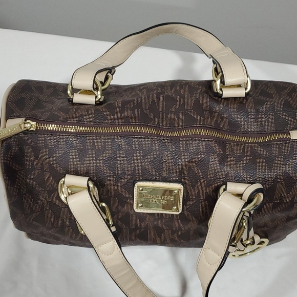 Michael Kors Signature Bowling Pocketbook - Picture 5 of 10